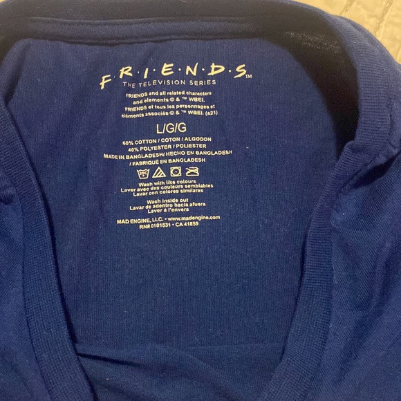 2/$25 FRIENDS a central perk graphic T Shirt - Picture 2 of 2